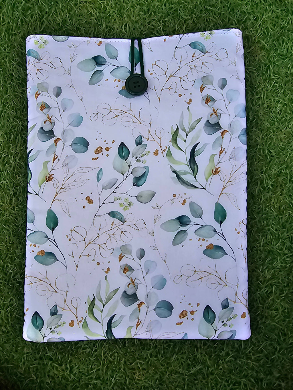 Housse de livre matelassée feuilles d'eucalyptus fond blanc: M