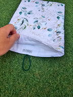 Housse de livre matelassée feuilles d'eucalyptus fond blanc: M