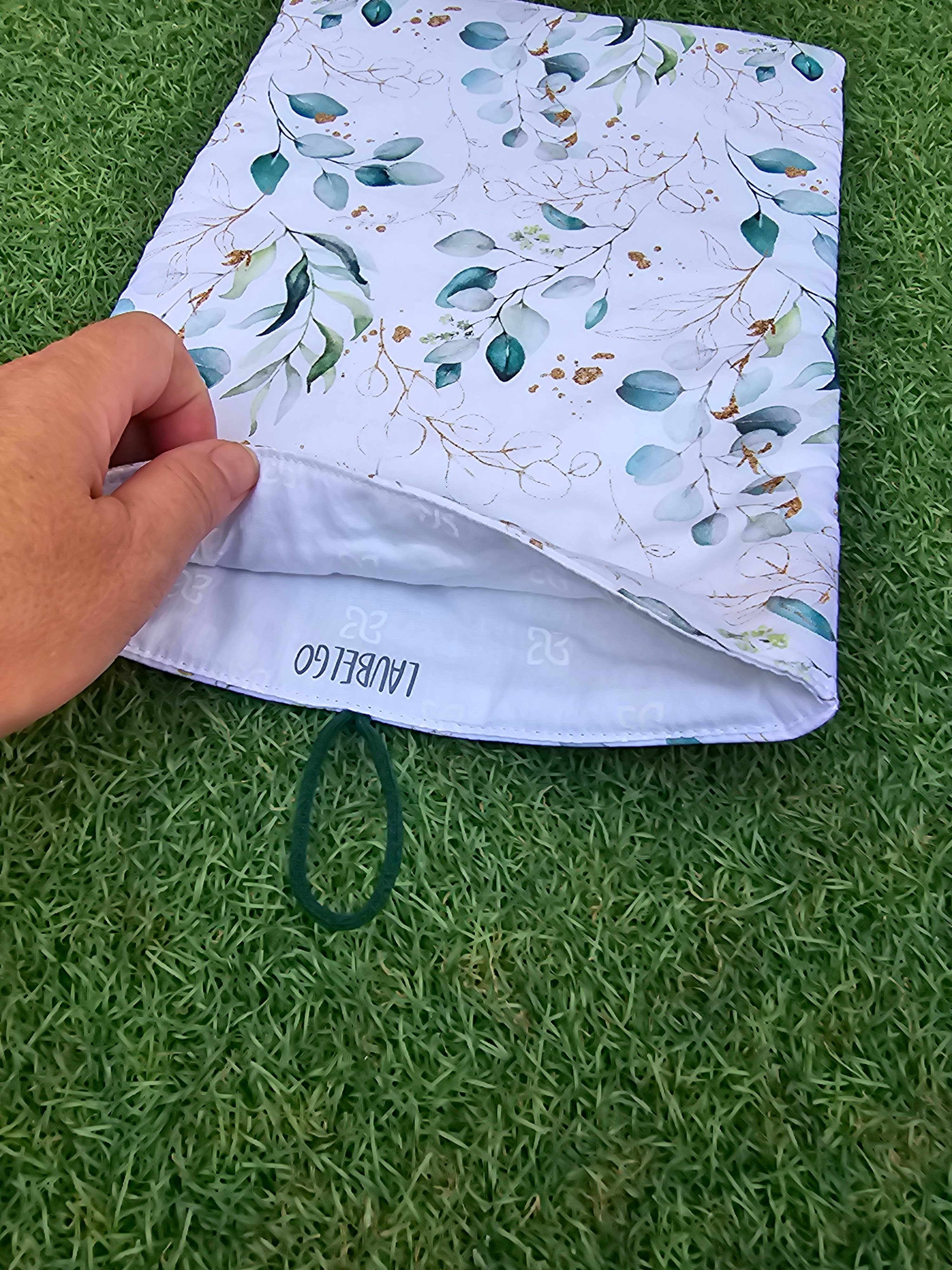 Housse de livre matelassée feuilles d'eucalyptus fond blanc: L
