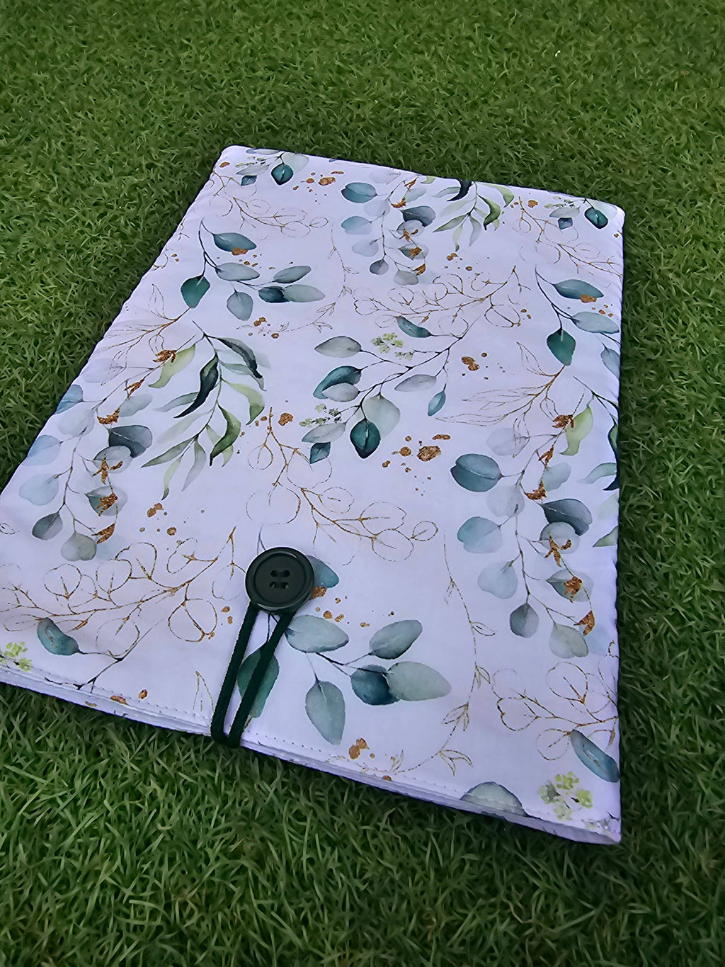 Housse de livre matelassée feuilles d'eucalyptus fond blanc: L