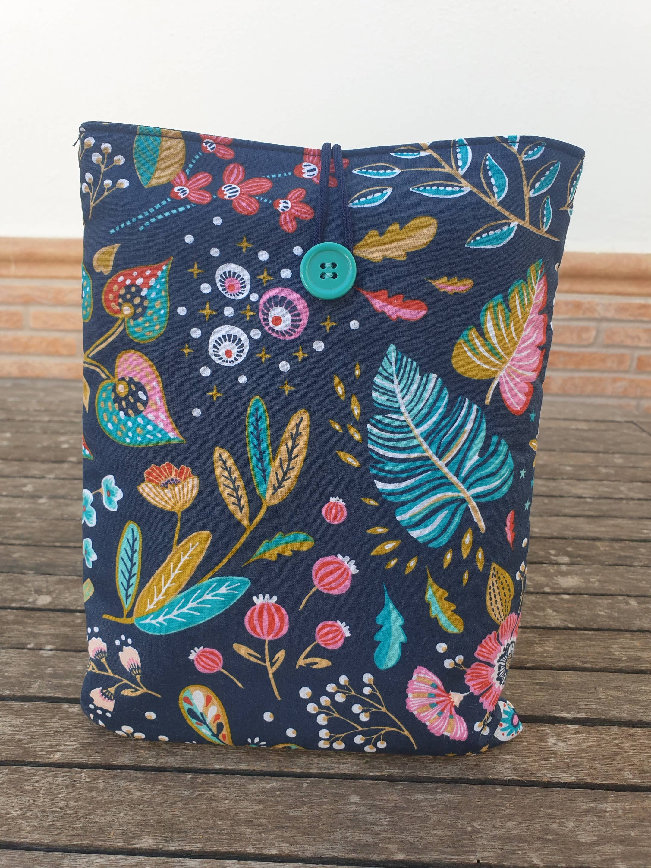 Housse de livre matelassée bleu marine à fleurs colorées : S